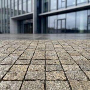 Гранітна бруківка термооброблена Межирічка — фото в інтер’єрі